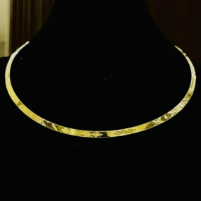 Kiềng Cổ Khắc Hoạt Tiết Hình Thoi