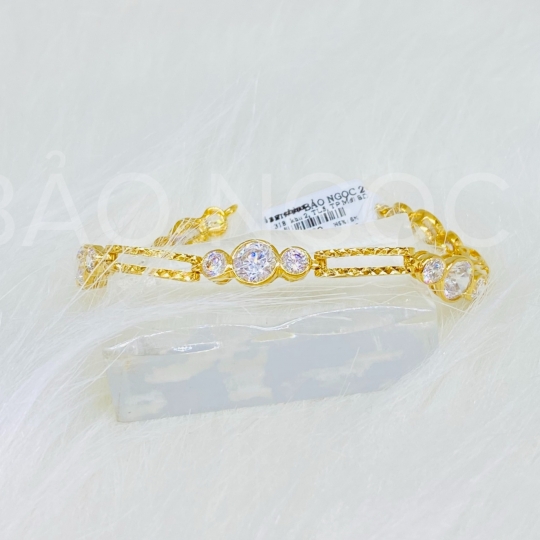 Lắc Miếng Vuông Hột Trắng Chìm
