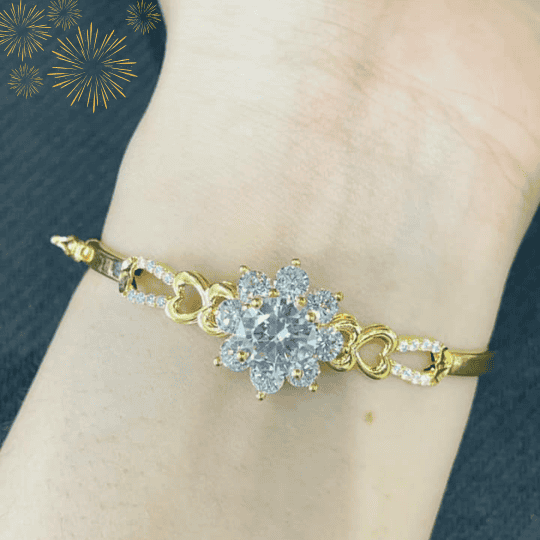 Vòng Tay Hoa Lớn Kết Trái Tim